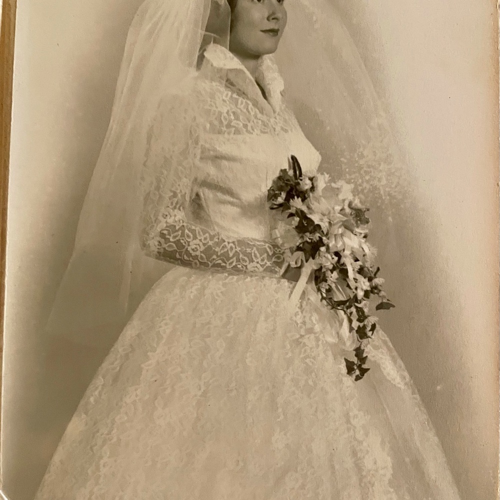 Vintage 1959 Wedding Dress, with hoop, no stains,